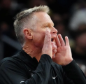 Steve Kerr Ungkap Alasan Hanya Mainkan Curry 29 Menit di Laga Versus Nets