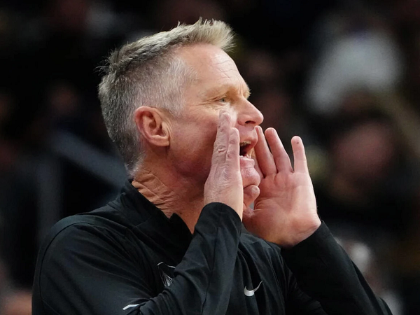 Steve Kerr punya alasan kuat ketika mainkan Curry hanya 29 menit.