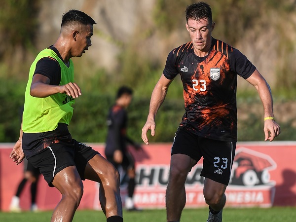 Gelandang Borneo FC, Mariano Peralta