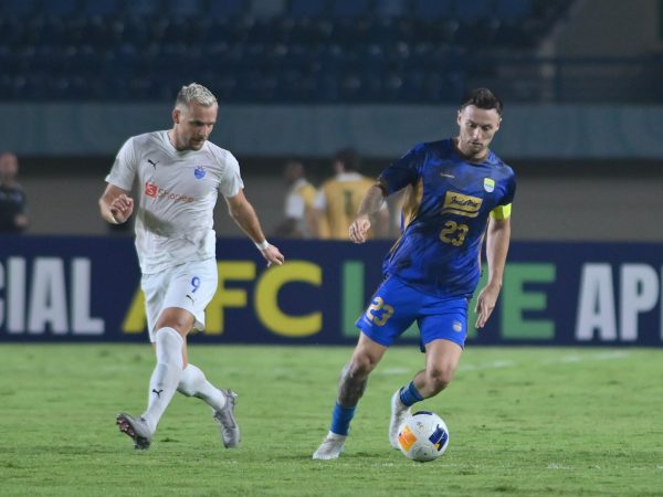 Gelandang Persib, Marc Klok