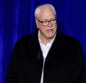 Los Angeles Lakers Juga Akan Buatkan Patungnya Phil Jackson