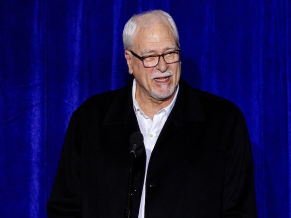 Los Angeles Lakers Juga Akan Buatkan Patungnya Phil Jackson