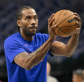 Kawhi Leonard Mulai Disarankan Pensiun Usai Tak Kunjung Sembuh