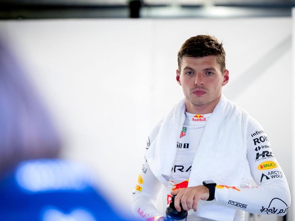 Max Verstappen sebut George Russell terlalu mendramatisir sesuatu agar terlihat buruk.