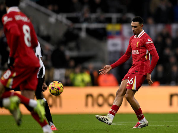 Tak Mainkan Trent Alexander-Arnold Sebagai Starter, Ini Alasan Arne Slot