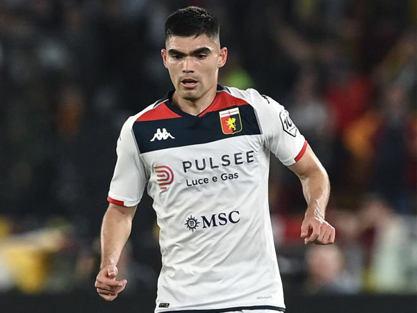 Fenerbahce Dilaporkan Tertarik Datangkan Johan Vasquez dari Genoa