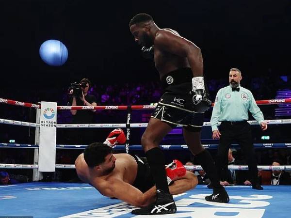 Lawrence Okolie Tampil Memukau Dalam Debut Kelas Berat