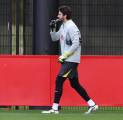 Liverpool Tandang ke Girona, Arne Slot Bawa Alisson Becker