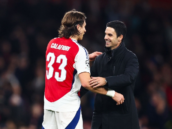 Riccardo Calafiori dan manajer Arsenal, Mikel Arteta