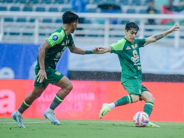 Francisco Rivera mencetak gol debutnya bersama Persebaya Surabaya