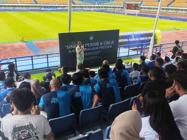 Persib Bandung menggelar syukuran di Stadion GBLA