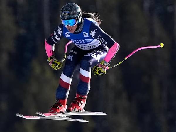 Lindsey Vonn, 40 tahun, sedang dalam perjalanan kembali setelah hampir enam tahun sejak balapan besar terakhirnya. (Foto: AP)