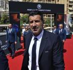 Luis Figo Klaim Masyarakat Spanyol Adalah Pemalas