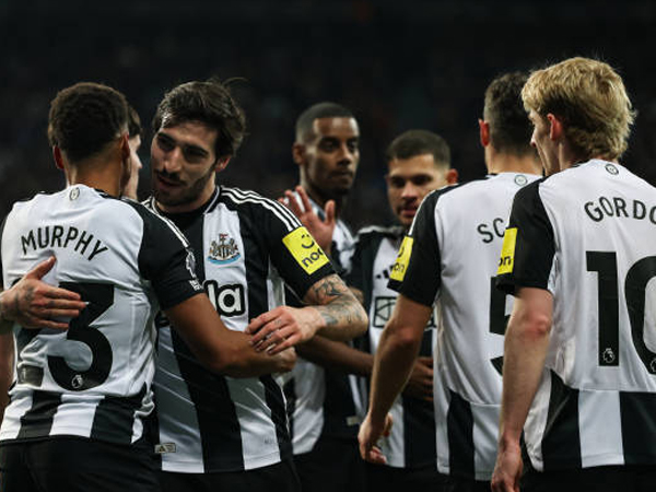 Newcastle Menggila, Liverpool Tersandung: Update Klasemen Premier League