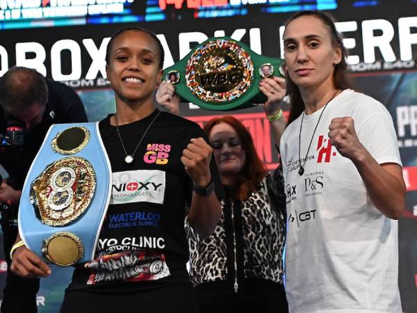 Juara kelas welter IBF Natasha Jonas (kiri) akan menghadapi juara WBC Ivana Habazin pada Sabtu (14/12) malam. (Foto: Fight TV)