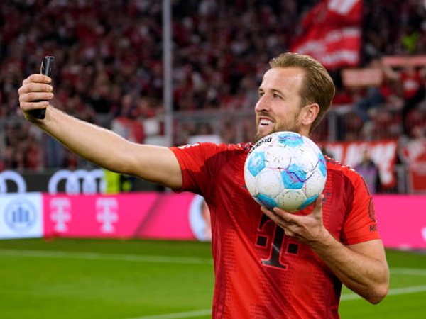 Lemari Khusus Bola Hat-Trick Harry Kane, Warisan Sang Pencetak Gol