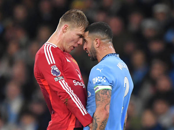 Rasmus Hojlund Sindir Kyle Walker di Instagram Setelah Derby Manchester