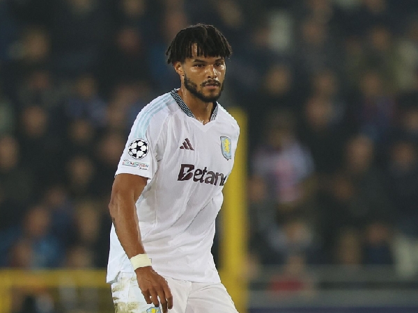 Bek Aston Villa, Tyrone Mings