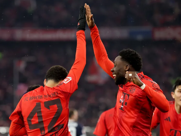 Digoda MU & Madrid, Agen Alphonso Davies Tunda Negosiasi Kontrak Baru