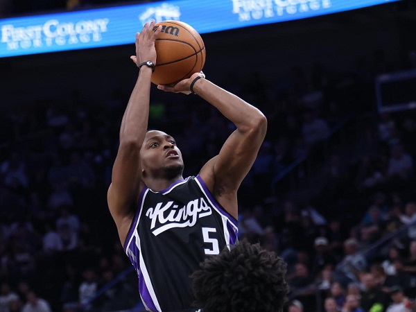 De'Aaron Fox tidak mau sembarangan teken perpanjangan kontrak.