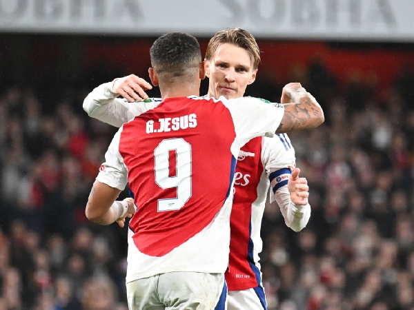 Gabriel Jesus dan Martin Odegaard mengantarkan Arsenal ke semifinal Carabao Cup