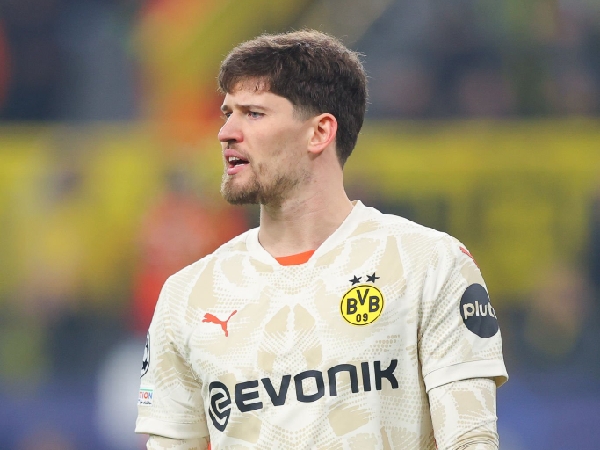 Chelsea membidik kiper Borussia Dortmund, Gregor Kobel