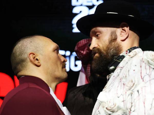 Oleksandr Usyk (kiri) dan Tyson Fury. (Foto: Fight TV)