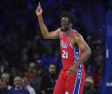 Joel Embiid Dominasi Pimpin Sixers Libas Hornets