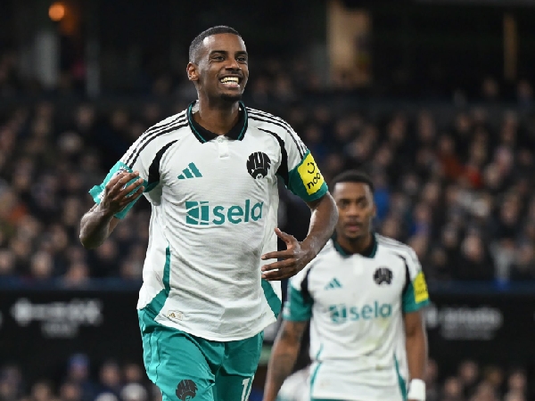 Striker Newcastle United, Alexander Isak, mencetak tiga gol ke gawang Ipswich Town