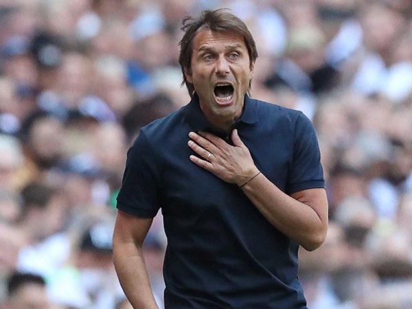 Dikepung Genoa, Antonio Conte: Kita Perlu Bertahan Dengan Menyerang