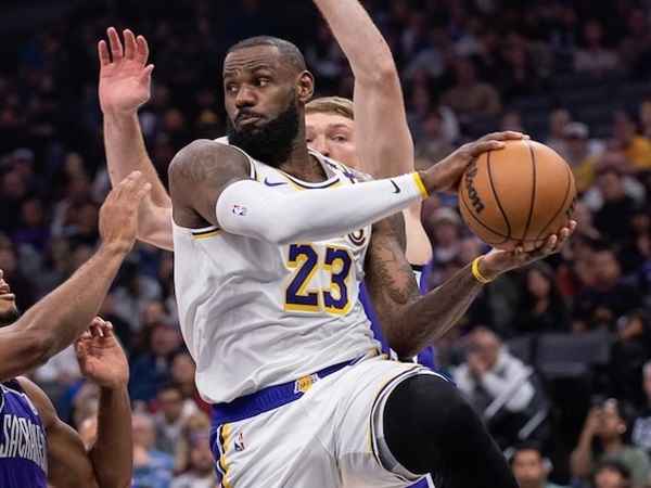 LeBron James Pimpin Lakers embali Tumbangkan Kings