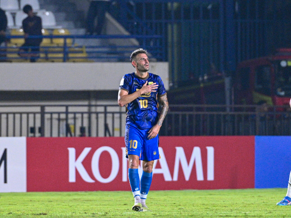 Gelandang Persib, Tyronne del Pino