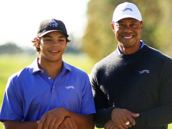 Tiger Woods (kanan) dan sang putra, Charlie. (Foto: Golf Digest)