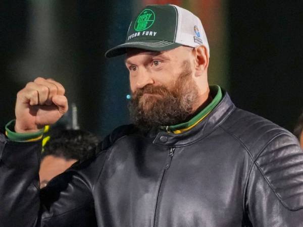 Tyson Fury tampil dengan jenggot lebat dalam acara timbang badan. (Foto: Fight TV)