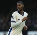 Tosin Adarabioyo Akui Kehebatan Lini Pertahanan Everton