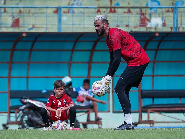 Kiper Arema FC, Lucas Frigeri