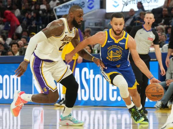 LeBron James Dan Stephen Curry Nikmati Pertarungan Di Hari Natal