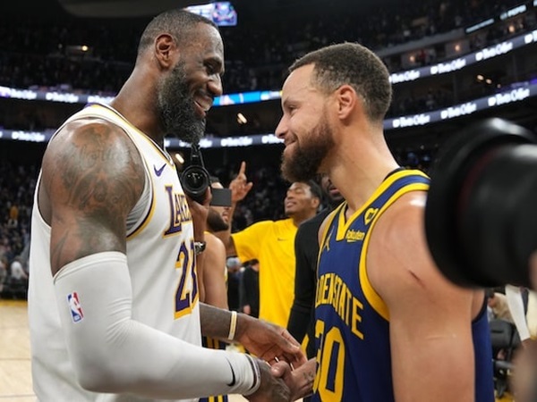 LeBron James Tak Sabar Berduel dengan Stephen Curry