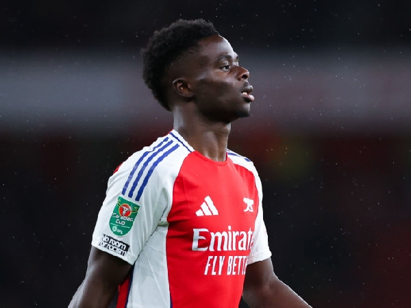 Bukayo Saka baru saja menjalani operasi akibat cedera hamstring