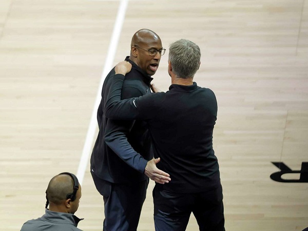 Steve Kerr turut prihatin dengan Mike Brown yang dipecat.