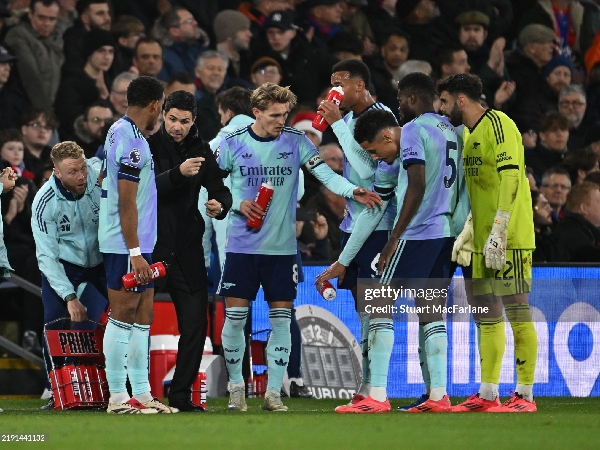 Mikel Arteta bersama para pemain Arsenal