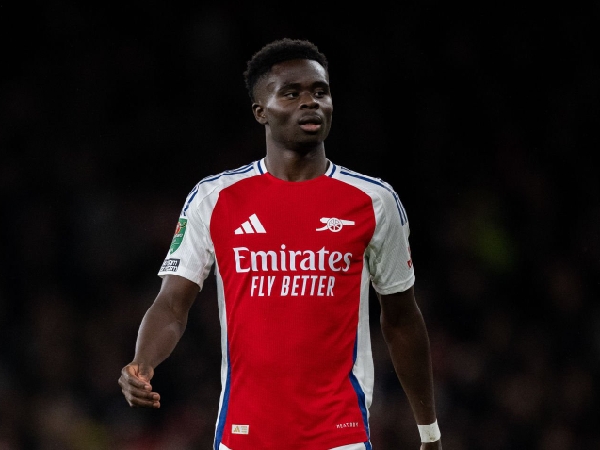 Bukayo Saka baru saja menjalani operasi akibat cedera hamstring