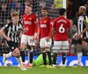 Chris Sutton Dukung Newcastle Tumbangkan Manchester United di Old Trafford