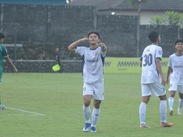 Bojan Hodak dan Ciro Alves memberi pesan untuk Zulkufli Lukmansyah yang promosi ke tim senior Persib