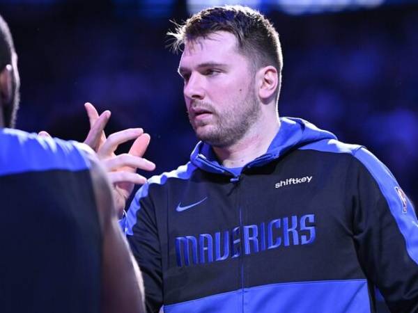 Luka Doncic tengah menepi karena cedera betis yang dialaminya. (Foto: AP)