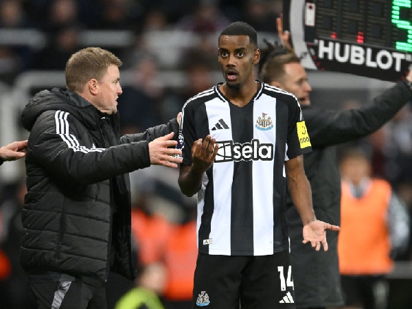 Alexander Isak dan manajer Newcastle United, Eddie Howe