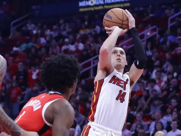 Hasil NBA: Miami Heat Kandaskan Houston Rockets 104-100