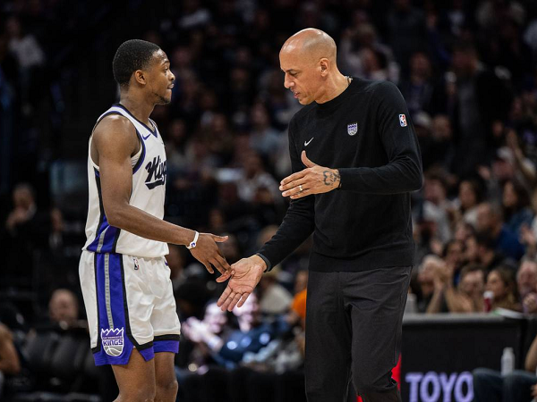 Doug Christie tetap merendah meski raih kemenangan perdana bersama Sacramento Kings.