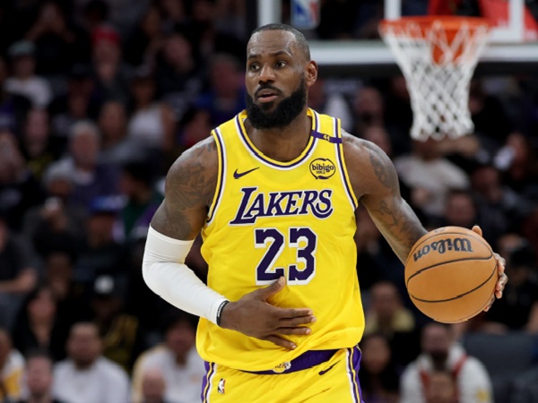 LeBron James Belum Yakin Lakers Jadi Penantang Gelar