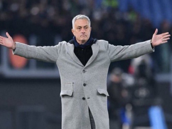 Mourinho senggol Lazio